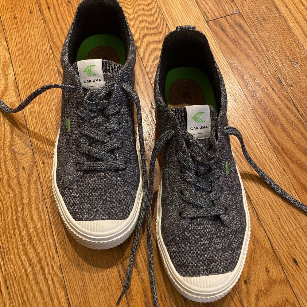 Cariuma sustainable practice brand canvas sneakers women's size 7